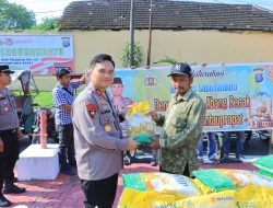 Kapolres Labuhanbatu Bagi Sembako Komunitas Abang Becak
