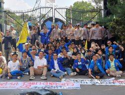 Polres Garut Kawal Aksi Unjuk Rasa PC PMII Cabang Garut