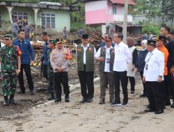 Jokowi dan Ibu Iriana Tinjau Area Terdampak Longsor dan Banjir Bandang di Agam