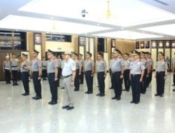 Kapolri Pimpin Upacara   Kenaikan Pangkat 31 Pati Polri