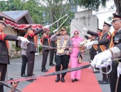 Welcome and Farewell Parade Sambut AKBP Irwanto dan Lepas AKBP Dasveri dengan Penuh Penghormatan