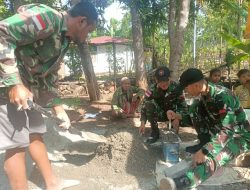Satgas Yonkav 6/Naga Karimata Bantu Masyarakat Membuat Batako di Perbatasan