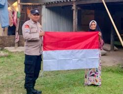 Sambut HUT RI ke- 79, Bhabinkamtibmas Polsek Pattallassang Imbau Warganya Kibarkan Bendera Merah Putih