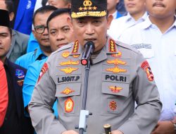 Kapolri dan Panglima TNI Bagikan Ribuan Bansos Jelang Ramadan