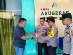 Satbinmas Polres Purbalingga Bagikan Pamflet Waspada Premanisme dan Sosialisasi 110