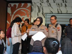 Momen Pelaku Anarkis Di Depan Polda Jateng Saat Dijemput Orang Tuanya