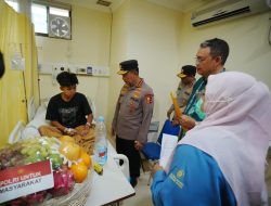Kapolri Listyo Sigit Kunjungi Korban Ledakan SMAN 72 di RSI Cempaka Putih