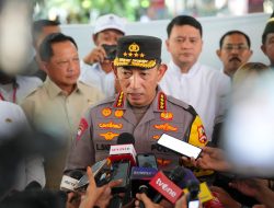 Tinjau 2 Gereja, Kapolri Pastikan Pengamanan dan Pelayanan Misa Malam Natal