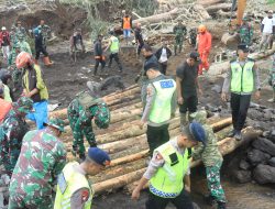 Polres Purbalingga dan Brimob Bangun Jembatan Darurat di Lokasi Banjir Bandang