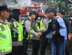 Mahasiswa dan Polisi Berjabat Tangan Usai Mimbar Bebas di Purbalingga