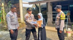 Polsek Karanganyar Ringankan Beban Lansia Penjual Peyek di Desa Kalijaran