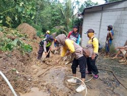 Polsek Rembang Ikut Kerja Bakti Bersihkan Material Longsor