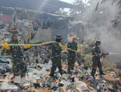 Aksi Heroik TNI Bersama Kodim 0612/Tasikmalaya Berjibaku Padamkan Api di TPA Kabupaten Tasikmalaya
