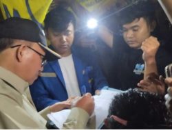 Diguyur Hujan Hingga Malam, Wali Kota dan Forkopimda Tasikmalaya Akhirnya Sepakati 10 Tuntutan Demo