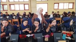 Penampilan Jadi Bekal Kerja, 144 Siswa MPLB SMKN Bantarkalong Ikuti Beauty & Handsome Class