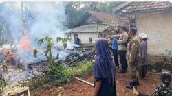 Diduga dari Tungku Gula Aren, Tiga Rumah Panggung di Bojonggambir Tasikmalaya Ludes Terbakar