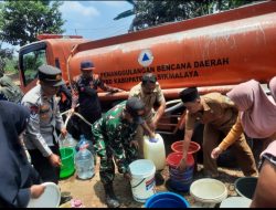 Babinsa Bersama BPBD Bantu Warga Sindangreret Hadapi Kekeringan