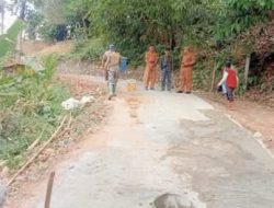 Warga Cintabodas Culamega Kabupaten Tasikmalaya Gotong Royong Bangun Jalan