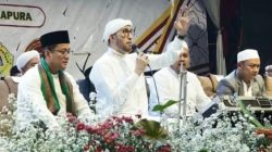 Puluhan Ribu Jemaah Larut dalam Tasikmalaya Bershalawat di Alun-Alun Manonjaya