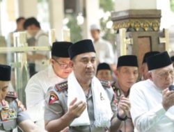 Perkuat Sinergi Ulama dan Umara, Kapolri Silaturohmi ke Ponpes Tebuireng dan Ziarah Makam Gus Dur
